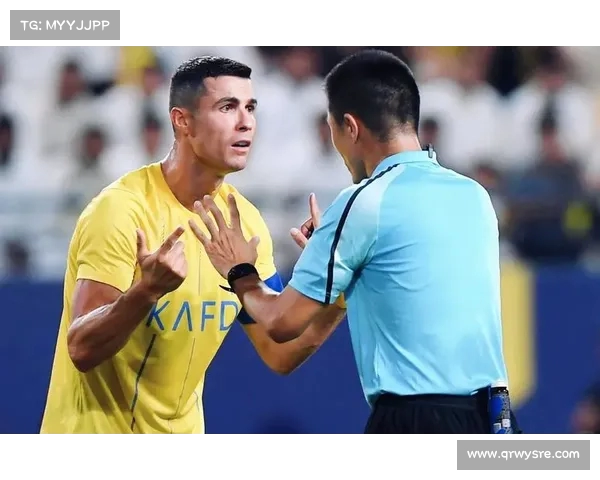 裁判误判引发争议 球赛结果与公平性遭质疑 运动员与球迷情绪激动 裁判误判引发争议 球赛结果与公平性遭质疑 运动员与球迷情绪激动