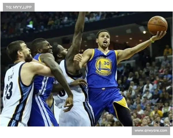 NBA突破上篮技巧解析 揭秘球员如何在高速冲刺中完成高效得分 NBA突破上篮技巧解析 揭秘球员如何在高速冲刺中完成高效得分